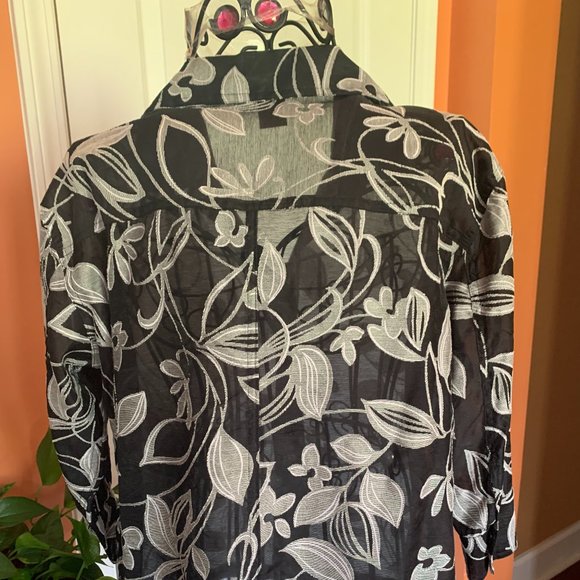 Choices Sheer Floral Blouse - Picture 4 of 5